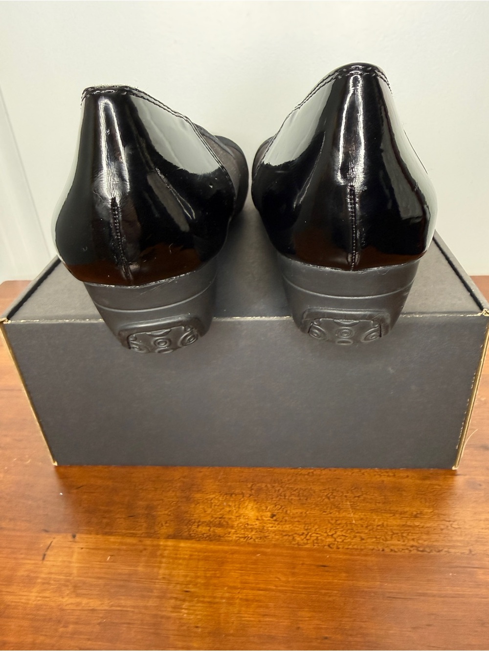 Anne Klein Sport Black Fabric Patent Toe Wedge Flats Comfort Slip-On | GUC - Picture 5 of 9